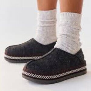 UGG Women's Black Refelt Tasman Wool Winter Slip-On Casual Slipper Size 7